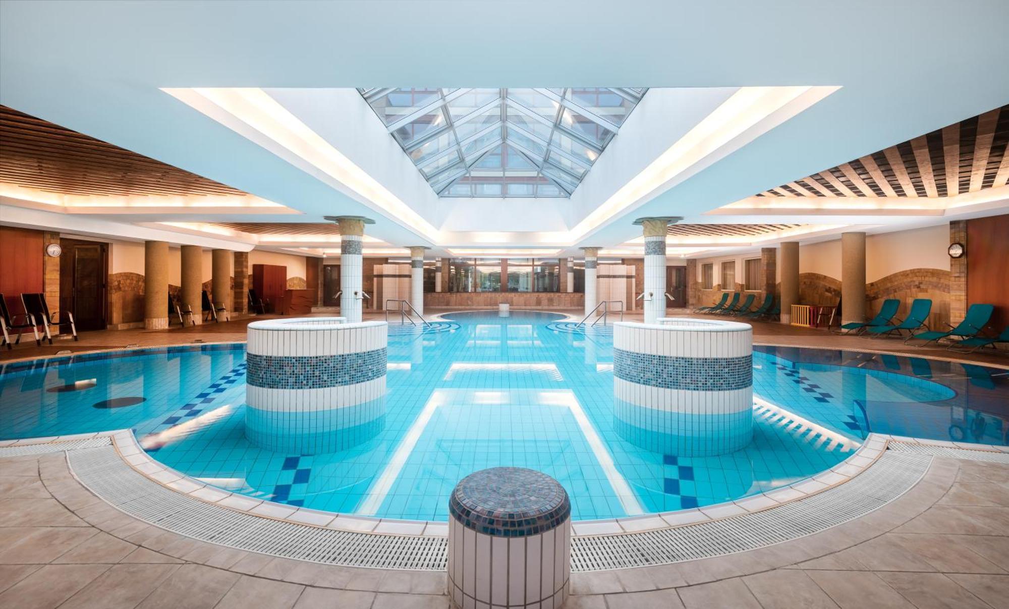 Aquarell Hotel Cegléd Eksteriør billede