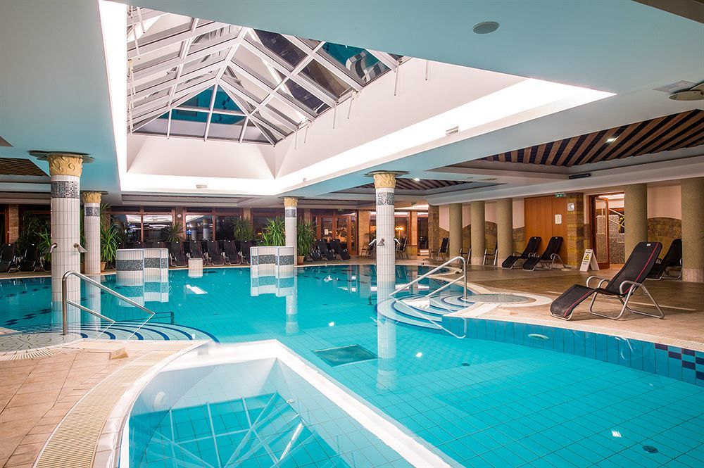 Aquarell Hotel Cegléd Eksteriør billede